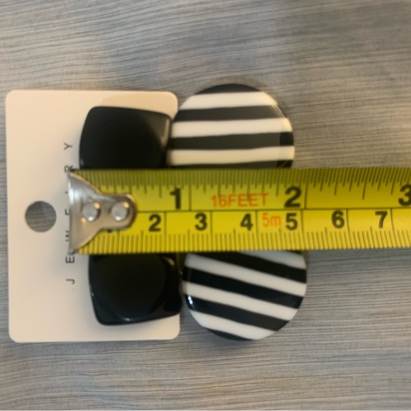 Fashion Jewelry set Black/ White/ Red Necklace and Earrings - Picture 6 of 8